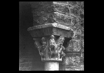 Cloître, détail d'un chapiteau