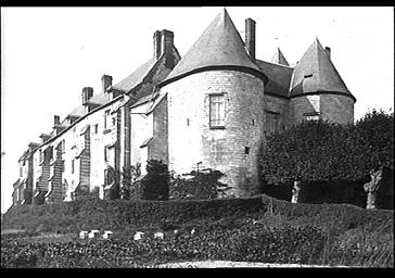 Façade extérieure, cords de logis