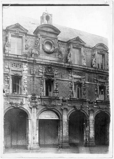 Façade intérieure de la caserne Saint-Stanislas