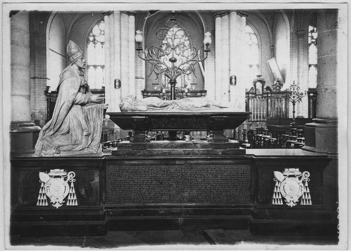 Statue : tombeau de l'évêque Eustache de Croy - © Ministère de la Culture (France), Médiathèque du patrimoine et de la photographie, diffusion RMN-GP