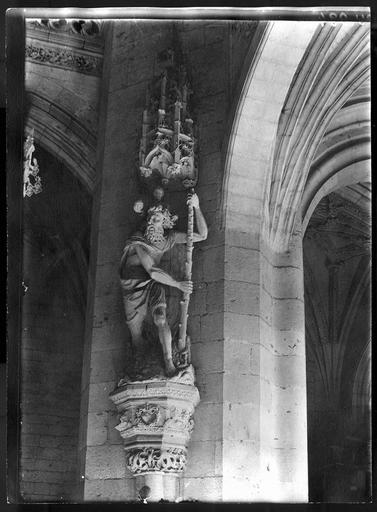 Statue : saint Christophe en pierre du 16e siècle - © Ministère de la Culture (France), Médiathèque du patrimoine et de la photographie, diffusion RMN-GP