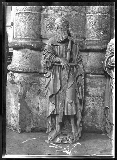 Statue : saint Paul, en pierre du 16e siècle. Dépose pour évacuation - © Ministère de la Culture (France), Médiathèque du patrimoine et de la photographie, diffusion RMN-GP