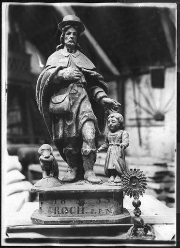 Statue : Saint-Roch, du 19e siècle en bois sculpté, provenant de l'église d'Amiens - © Ministère de la Culture (France), Médiathèque du patrimoine et de la photographie, diffusion RMN-GP