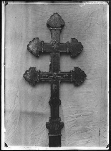 Croix-reliquaire dite de Clairmarais, provenant de Saint-Omer. Revers