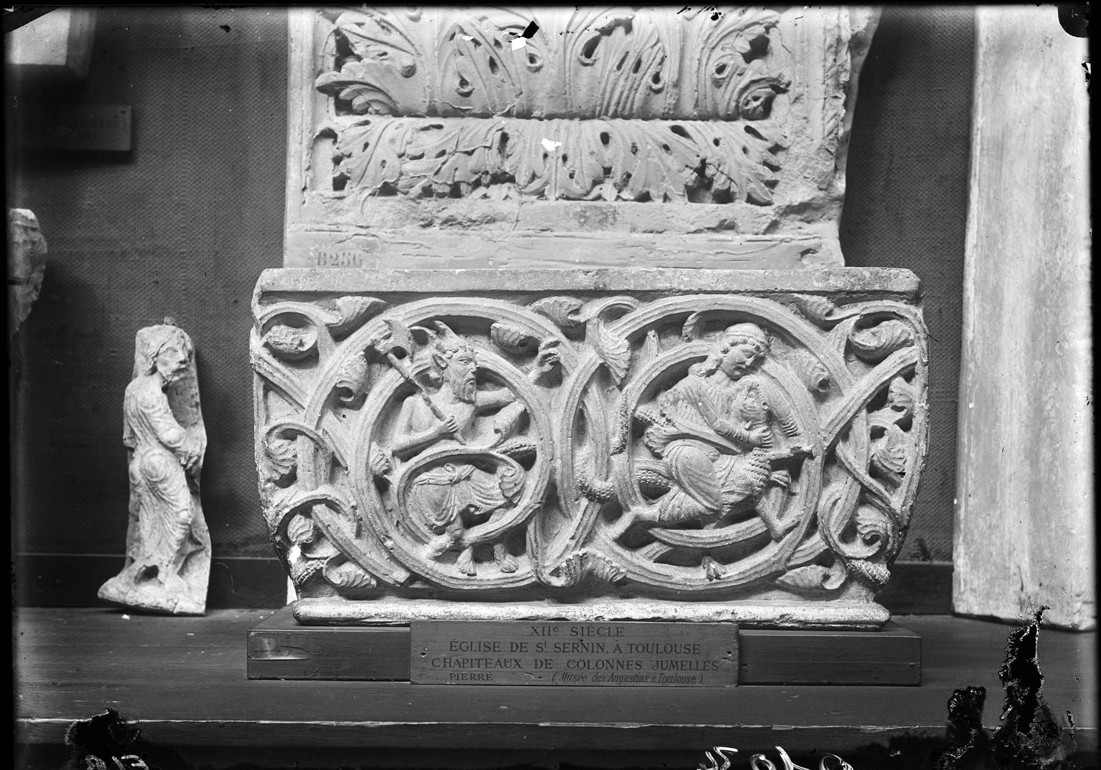 Chapiteaux de colonnes jumelles : moulage provenant de l’église Saint-Sernin de Toulouse