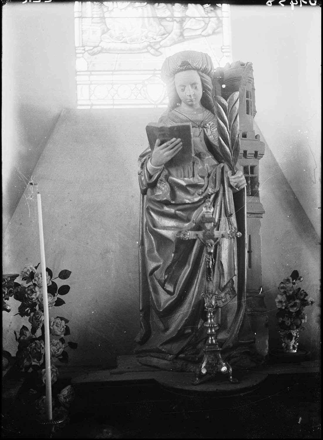 Statue : sainte Barbe