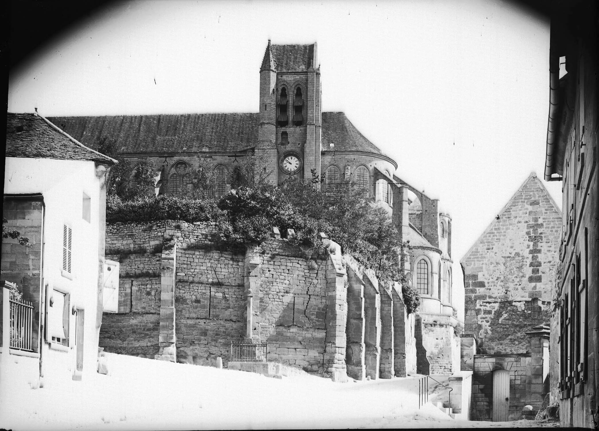 Façade sud : chevet et clocher