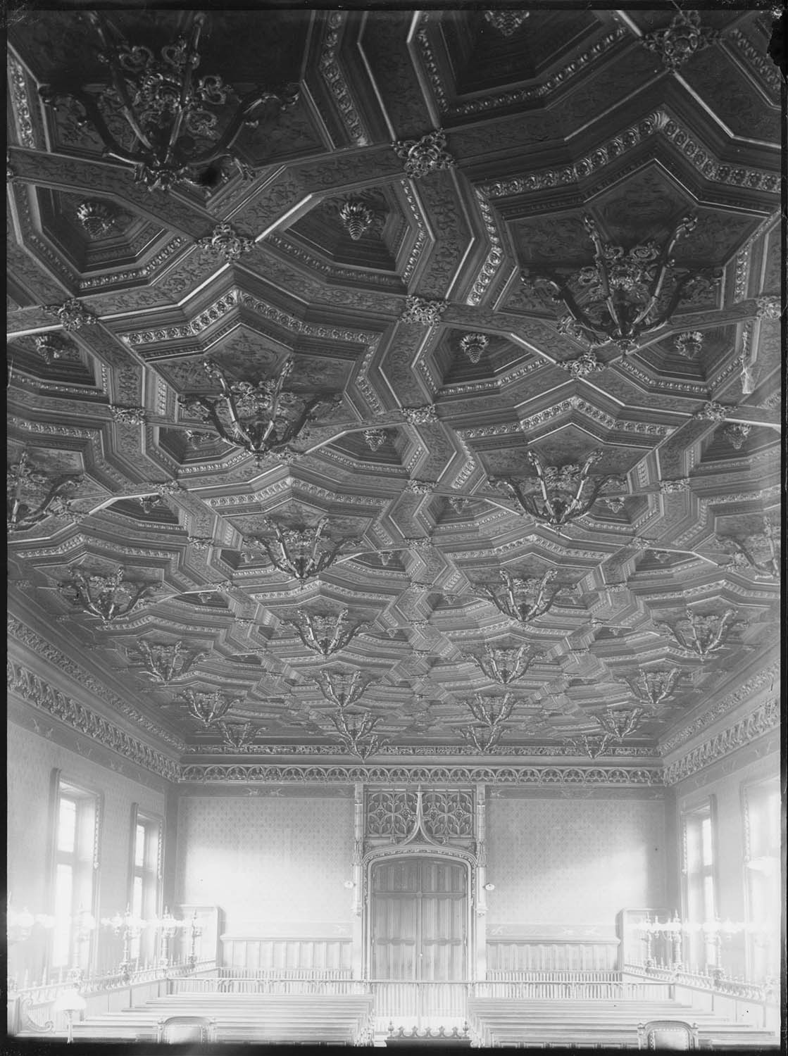 Plafond de la grande salle