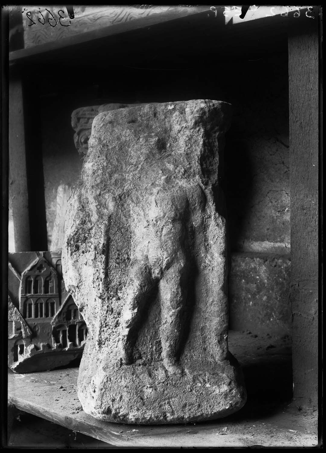 Bloc sculpté avec Minerve