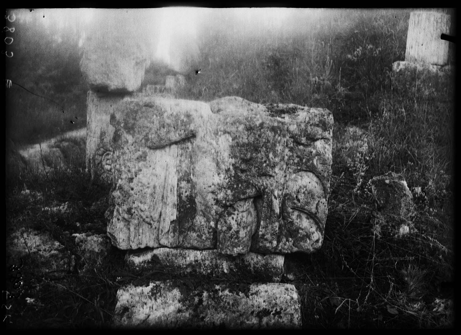 Blocs sculptés provenant d’un pilastre d’angle