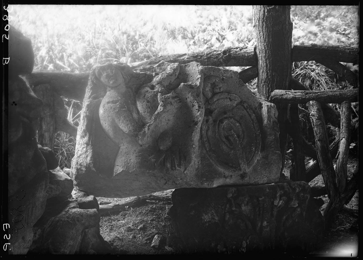 Fragment de bloc sculpté avec Léda et le cygne