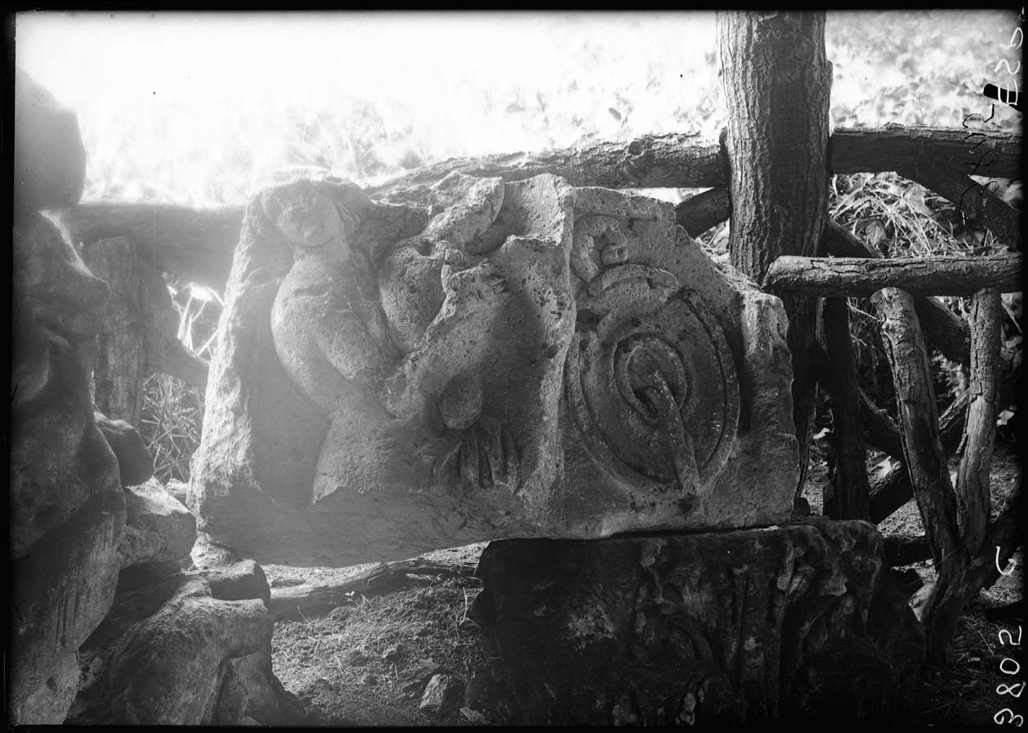 Fragment de bloc sculpté avec Léda et le cygne