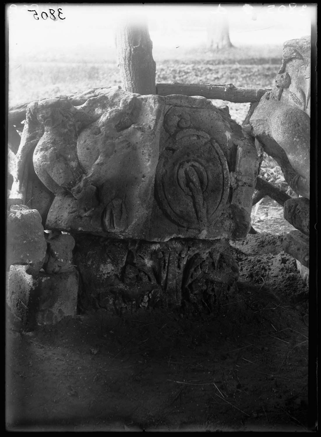 Fragment de bloc sculpté avec Léda et le cygne