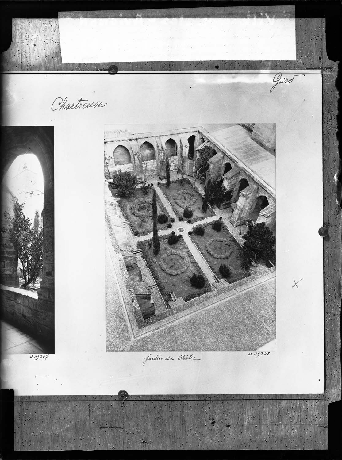 Reproduction d’une photographie du cloître