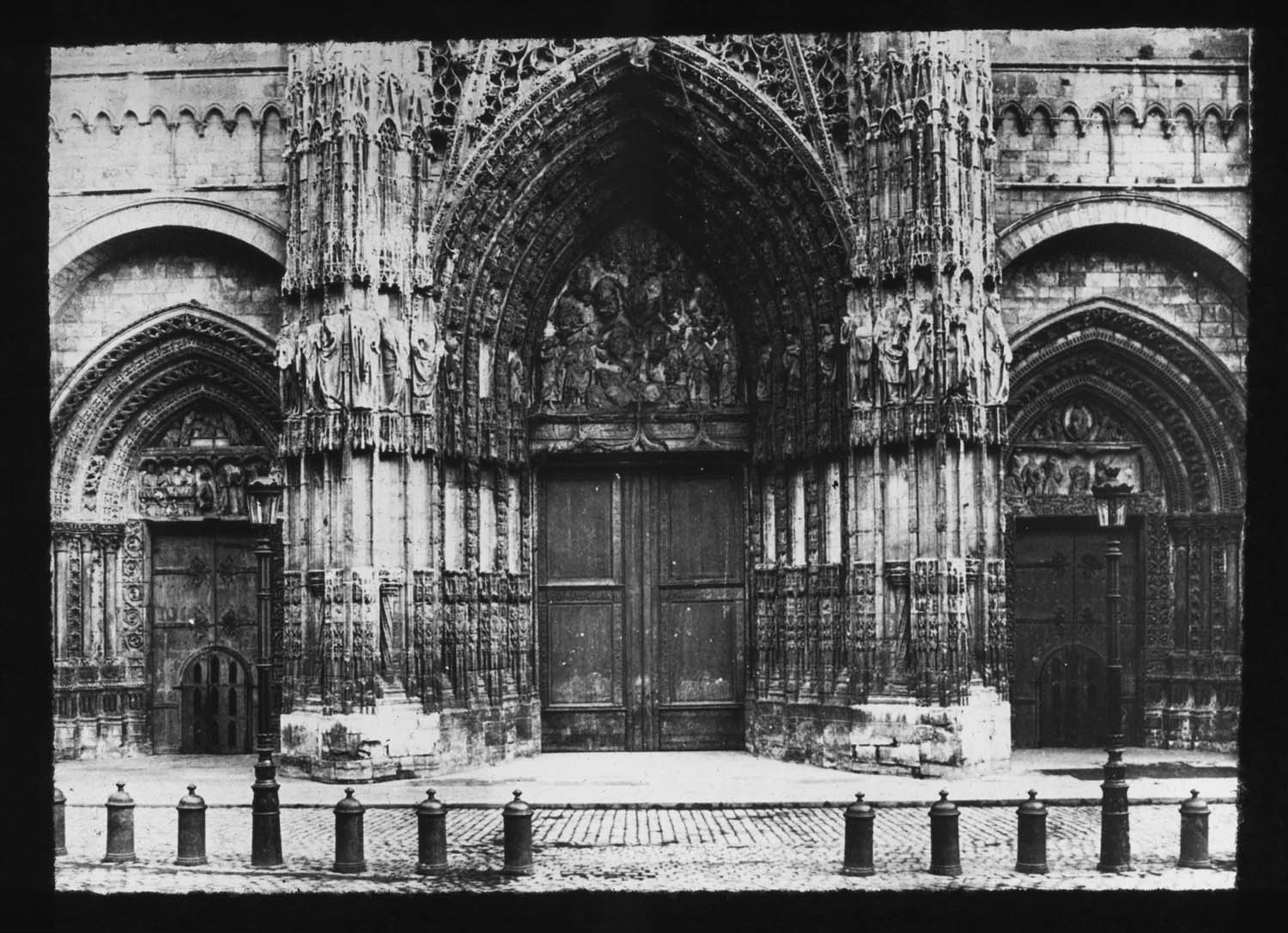 Reproduction d’une photographie : façade de la cathédrale de Rouen