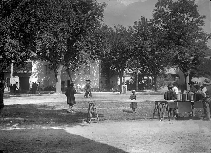 Comices agricoles à Saint-Antonin, départ de monsieur le Préfet