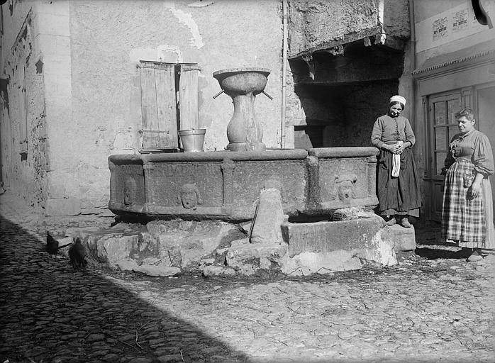 Une fontaine à Najac