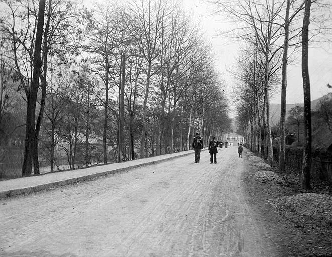 Avenue de la gare à Saint-Antonin