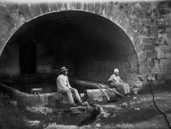 Fontaine et lavoir de la Maladrerie à Saint-Antonin