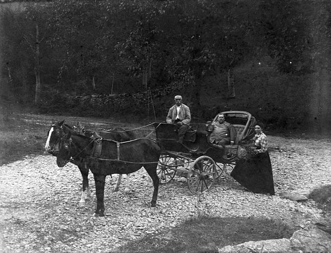 'Départ de la Gourgue près de Saint-Antonin; [Voiture à cheval]'