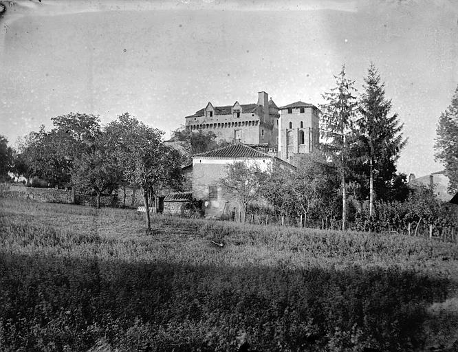 Château et église de Varen