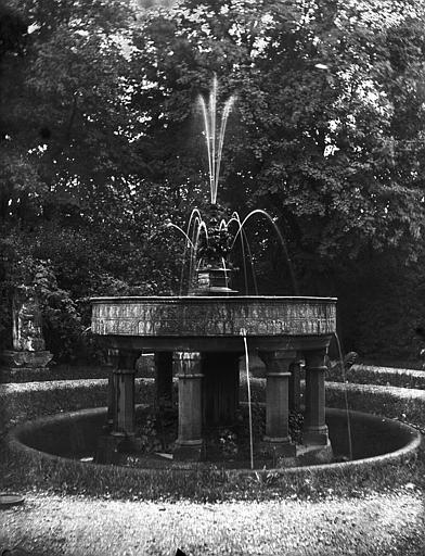 Fontaine du Parc de Rochegude