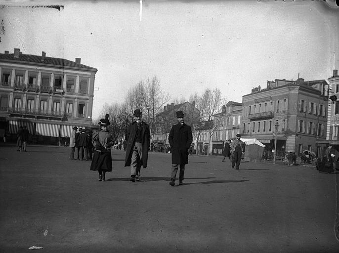 Sur la place du Vigan à Albi