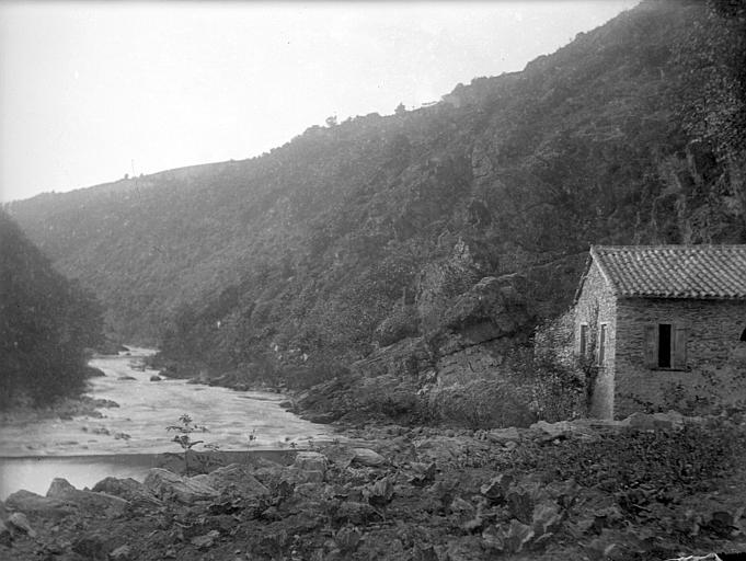 Rivière entre Tanus et Pampelone