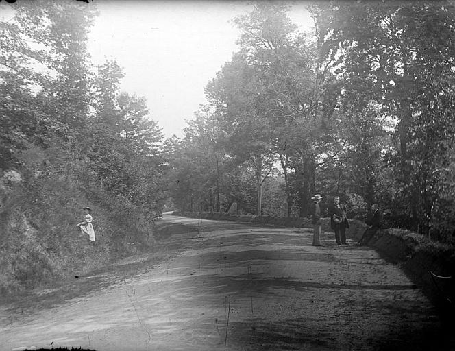 Sur la route de Fréjairolles à Teilhat