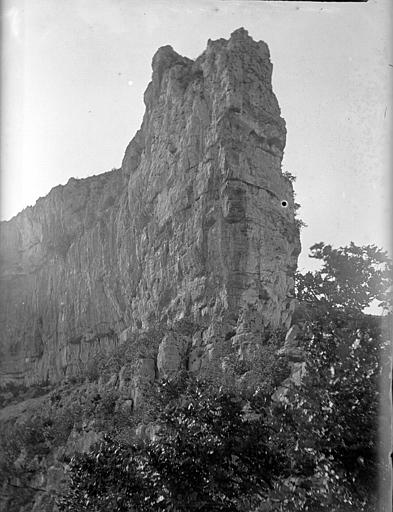 Grand rocher de Bône près de Saint-Antonin