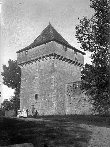 Tour d'angle du château