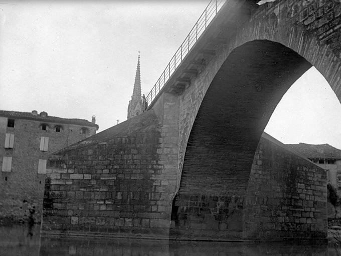 Sous le pont de Saint-Antonin