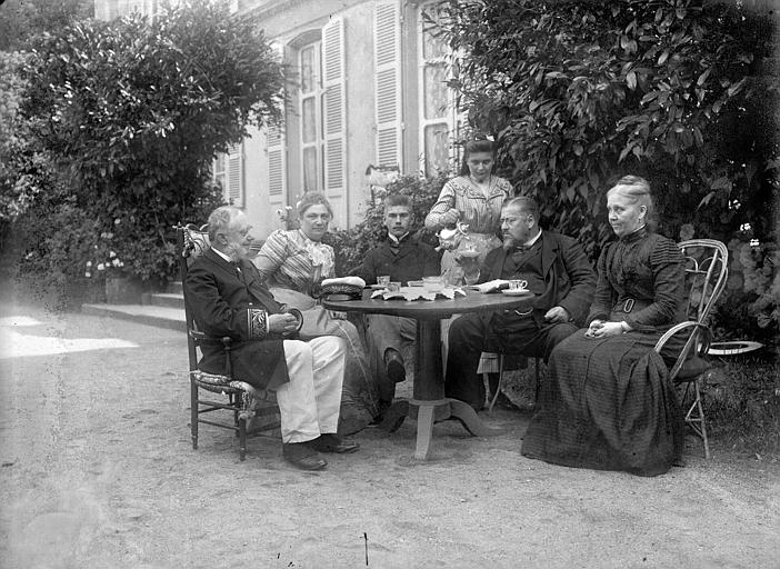 On ne s'ennuie pas à la Chaussade ; [Les Galup chez les Villaret]