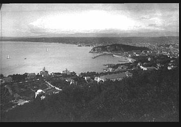 Vue vers le Port Lympia depuis la route de Villefranche