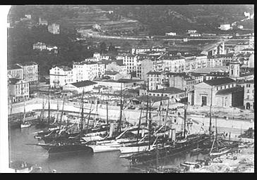 Bateaux le long du quai