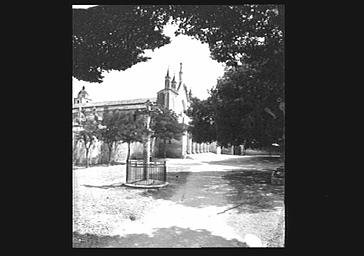 Eglise et croix de chemin