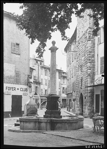 5 - Basse fontaine du 15e siècle (Fontaine de la Foux)