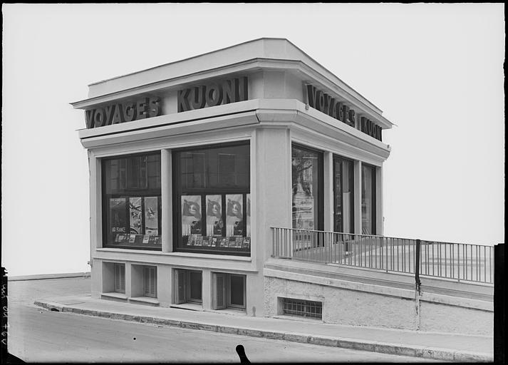 Extérieur, vue sur la façade, agence : ' Voyages Kuoni'