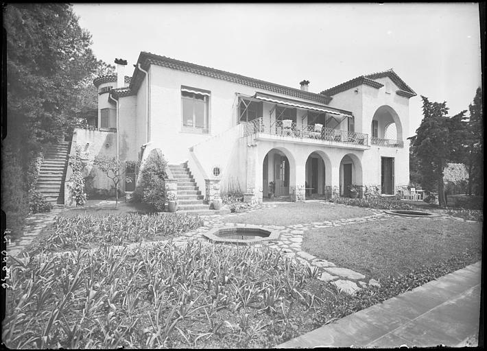 Extérieur, façade côté jardin