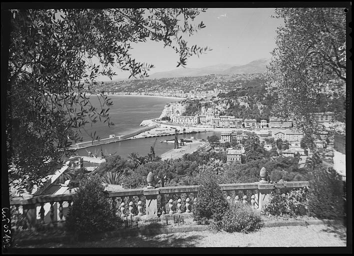 Vue du port Lympia prise depuis la villa Vigier