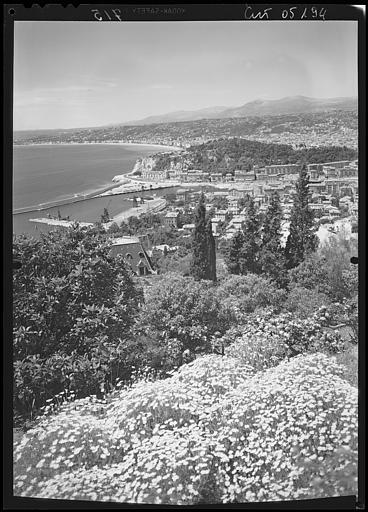 Vue de la baie des Anges prise depuis le Mont-Boron