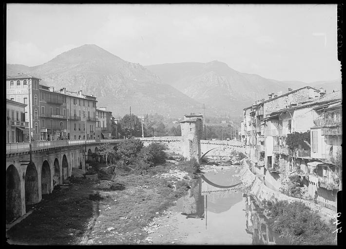 Vue générale et le vieux pont