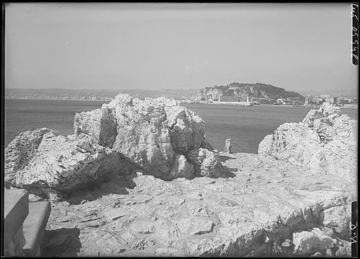 Vue générale sur la côte et le port