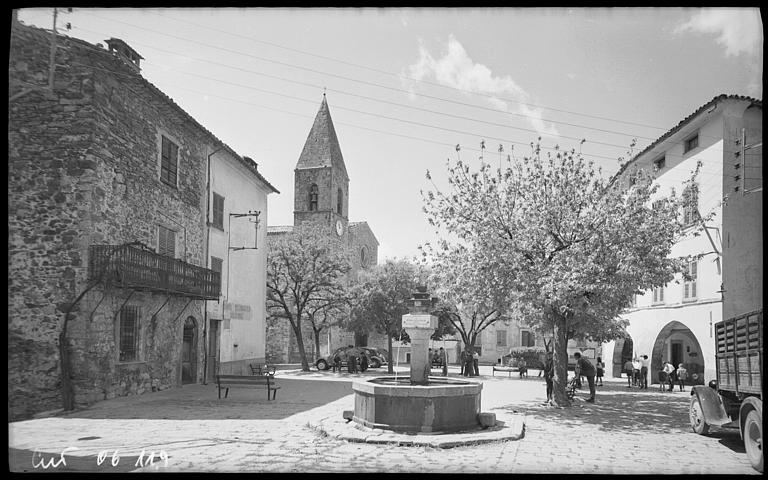 La place vue sur l'église