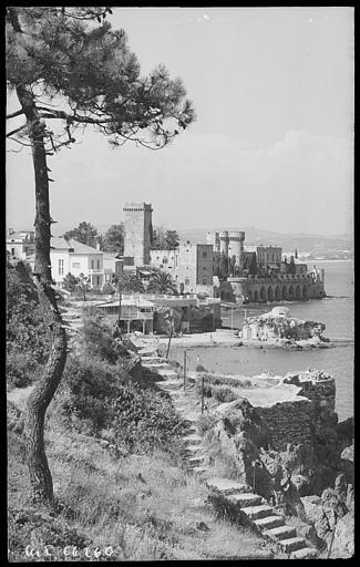 Vue sur le château et la plage