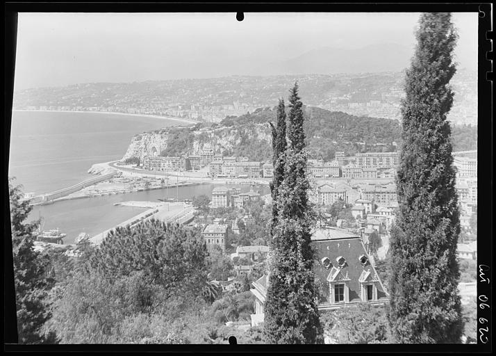 Vue générale sur le port, prise depuis le Mont-Boron : étude artistique