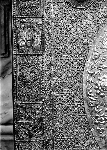 Icône byzantine avec cuivre repoussé : la Vierge et l'Enfant (détail)