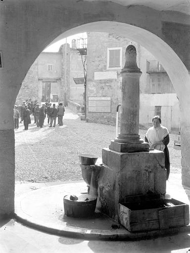 Vue de sous les arcades