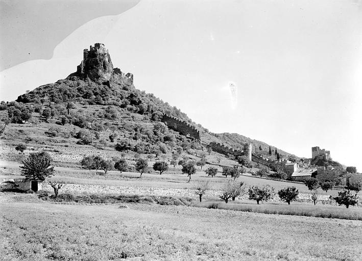 Vue d'ensemble : donjon et remparts