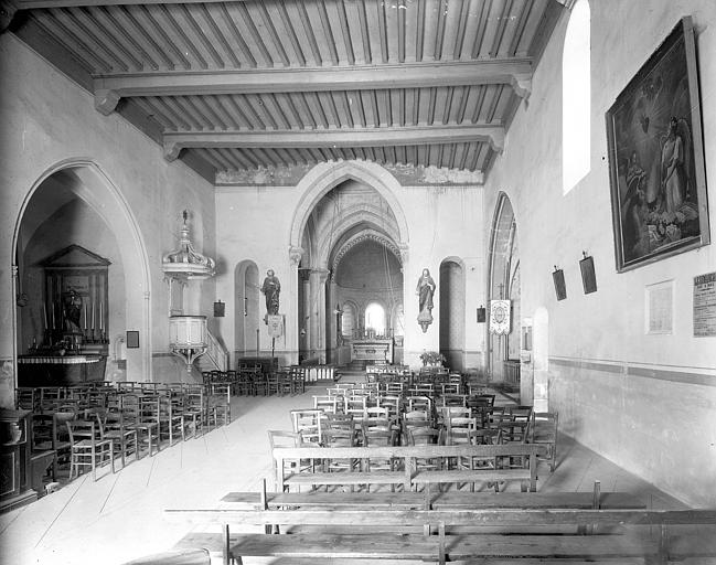 Intérieur de l'église romane